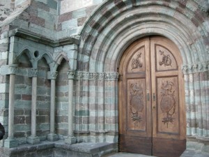 Sacra_di_san_michele,_chiesa_abbaziale,_portale_03